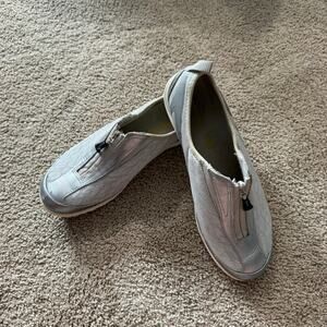 Merrell Silver Slip On Shoes w/ Top Zipper Women's Size 7.5 No Tie Comfort Shoes